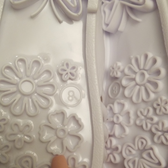 4 New Girls' shoes SIZE 8..NEVER WORN - Picture 5 of 7